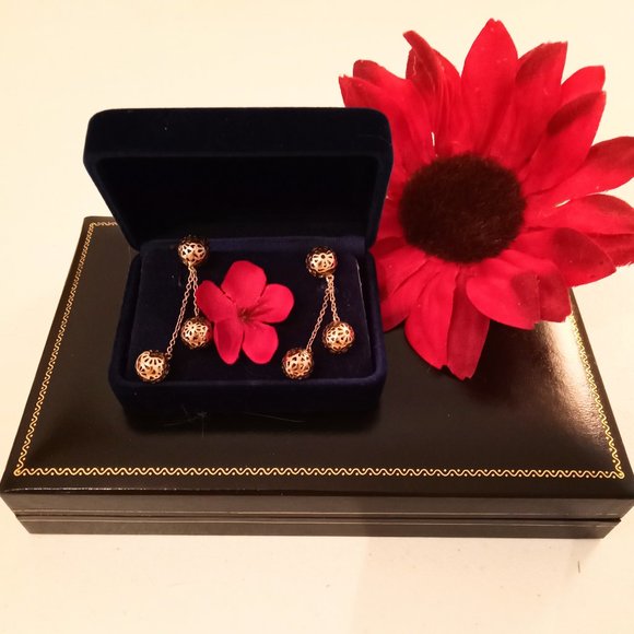 🎁 FREE GIFT INCLUDED 🎁 Gold Tone Fashion Jewelry Earrings Ball & Chain - Picture 2 of 7